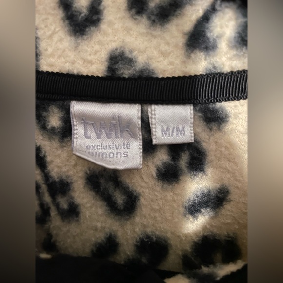 Leopard print fleece 1/4 button up pullover - Picture 2 of 5